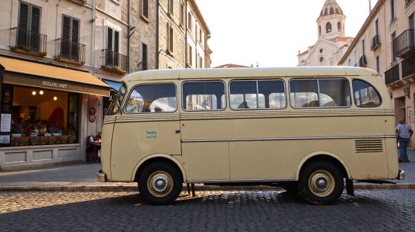 5 raisons de choisir la location d'un minibus 9 places à Marseille